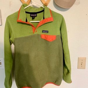Patagonia pull over :)